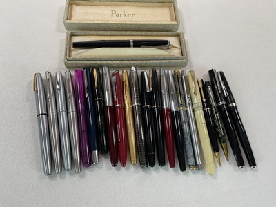 Lot 90 - A collection of vintage pens, both fountain...