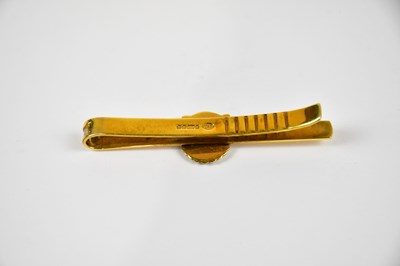 Lot 11 - A 9ct yellow gold tie clip with applied shell,...