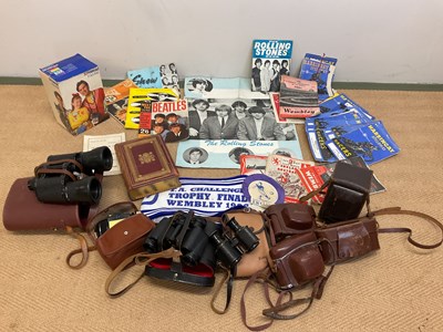 Lot 83 - Collectors' items including pop memorabilia...
