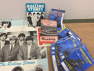 Lot 83 - Collectors' items including pop memorabilia...