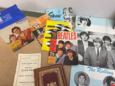Lot 83 - Collectors' items including pop memorabilia...