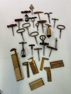 Lot 128 - A collection of vintage wooden rope measures...