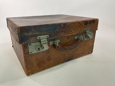 Lot 130 - A vintage leather case, 20 x 40cm