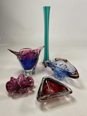 Lot 330 - A collection of glassware items comprising...