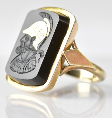 Lot 729 - A 9ct gold ring with engraved black stone...