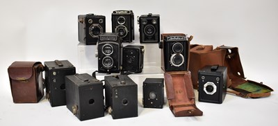 Lot 538 - A quantity of vintage cameras to include...