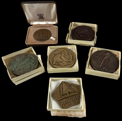 Lot 327 - MEDALLIC ART CO NEW YORK; five boxed...