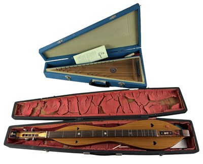 Lot 450 - DEADRAT DULCIMERS; a modern psaltery, cased,...