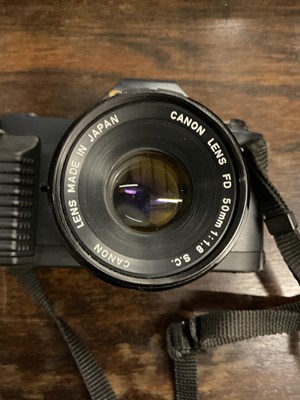 Lot 289 - A quantity of cameras, lenses and equipment...