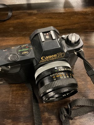 Lot 289 - A quantity of cameras, lenses and equipment...