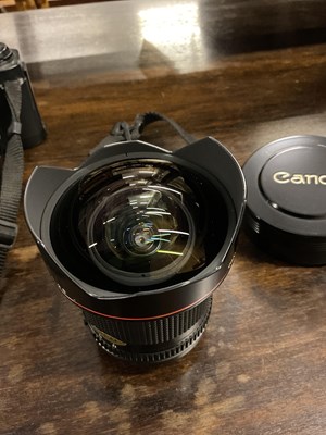 Lot 289 - A quantity of cameras, lenses and equipment...