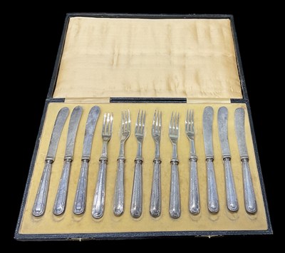 Lot 1337 - WILLIAM YATES; a cased set of six hallmarked...