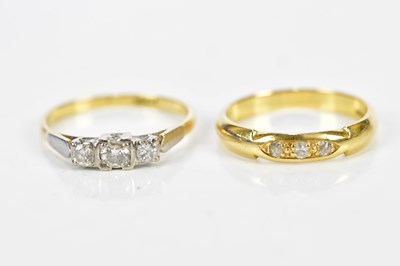 Lot 131 - An 18ct yellow gold three stone diamond dress...