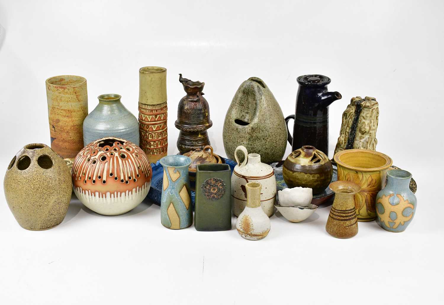 Lot 2664 An extensive collection of assorted studio