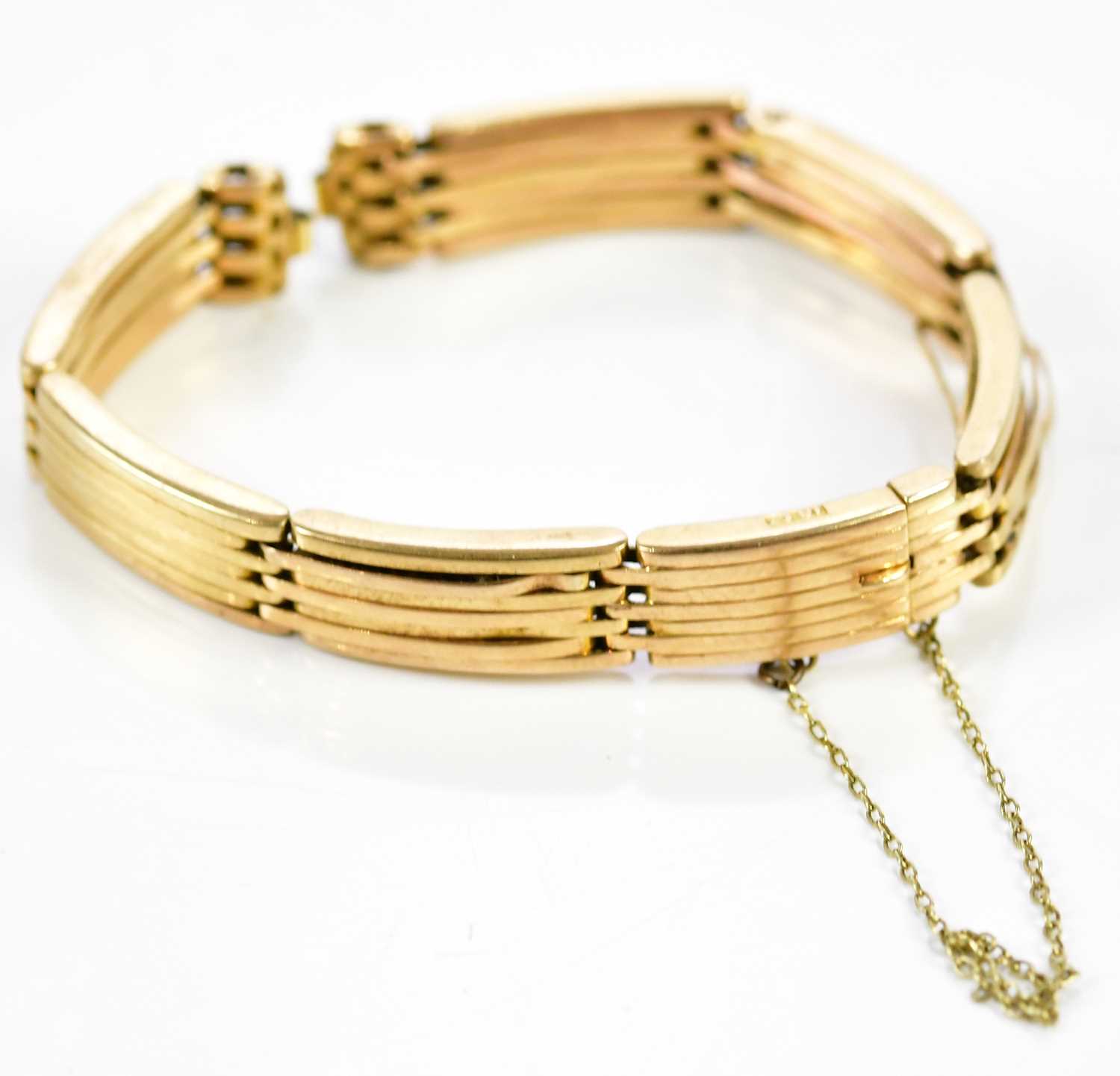 Lot 302 - An 18ct yellow gold watch strap, total approx...