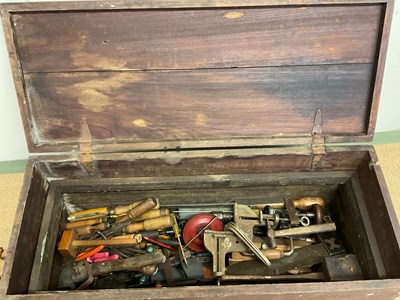 Lot 96 - A late 19th/early 20th century tool chest...