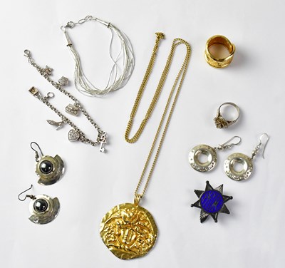 Lot 813 - A quantity of silver jewellery to include a...