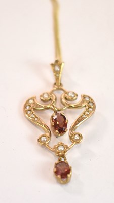 Lot 441 - A 9ct yellow gold seed pearl set pendant in...