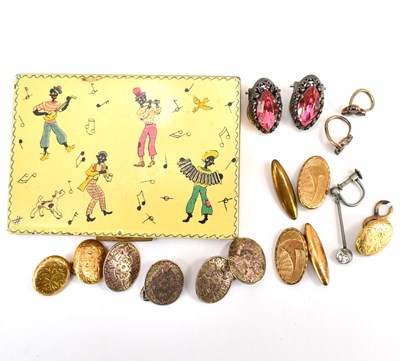 Lot 824 - A small quantity of mixed costume jewellery to...