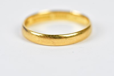 Lot 202 - A 22ct yellow gold wedding band, size K,...