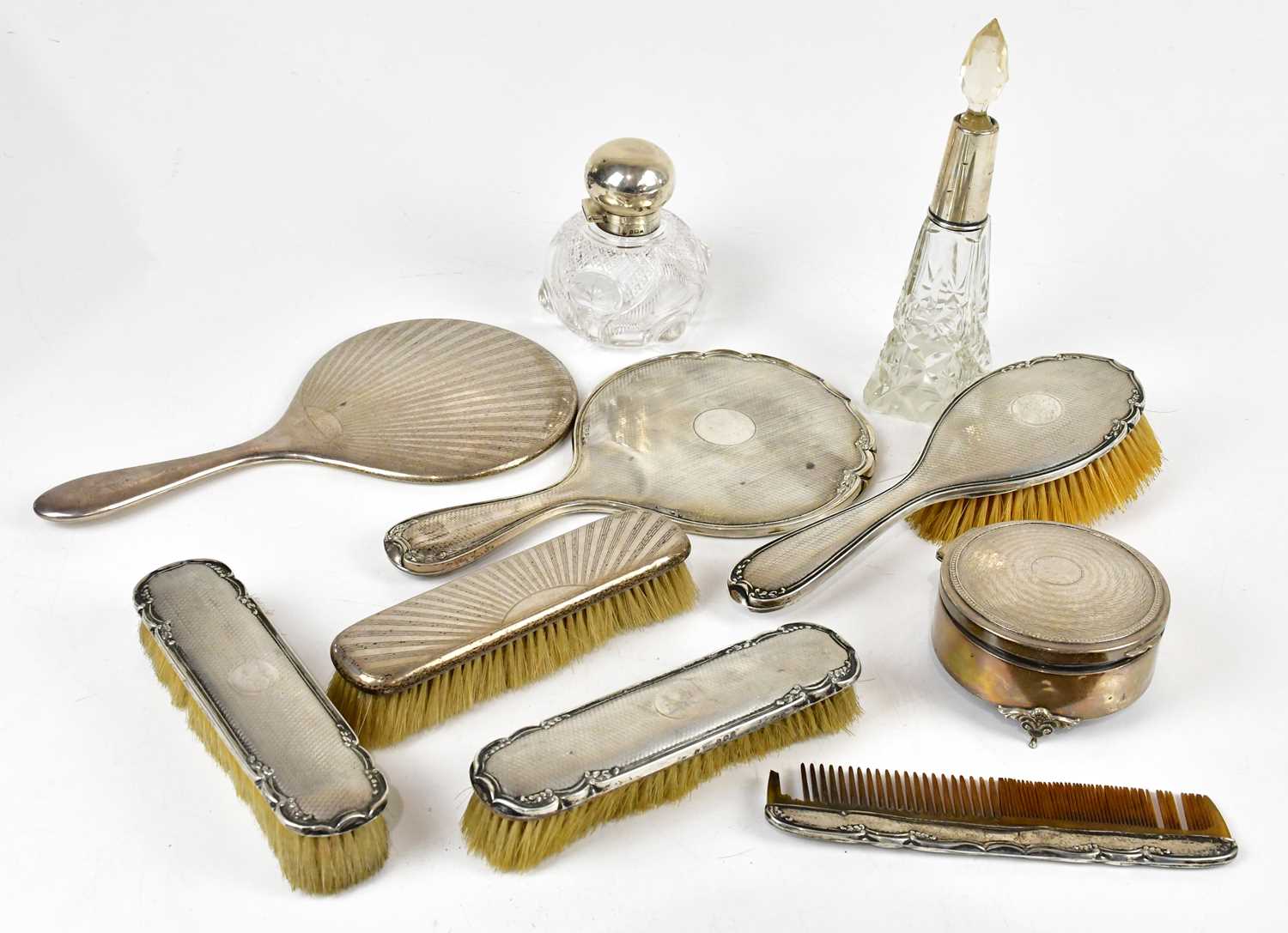 Lot 2219 - WILLIAM HUTTON & SON; a George V hallmarked