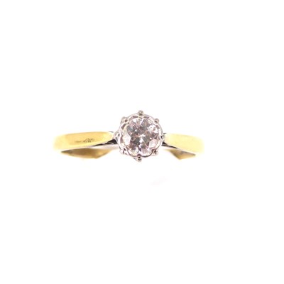 Lot 685 - An 18ct yellow gold diamond solitaire ring,...