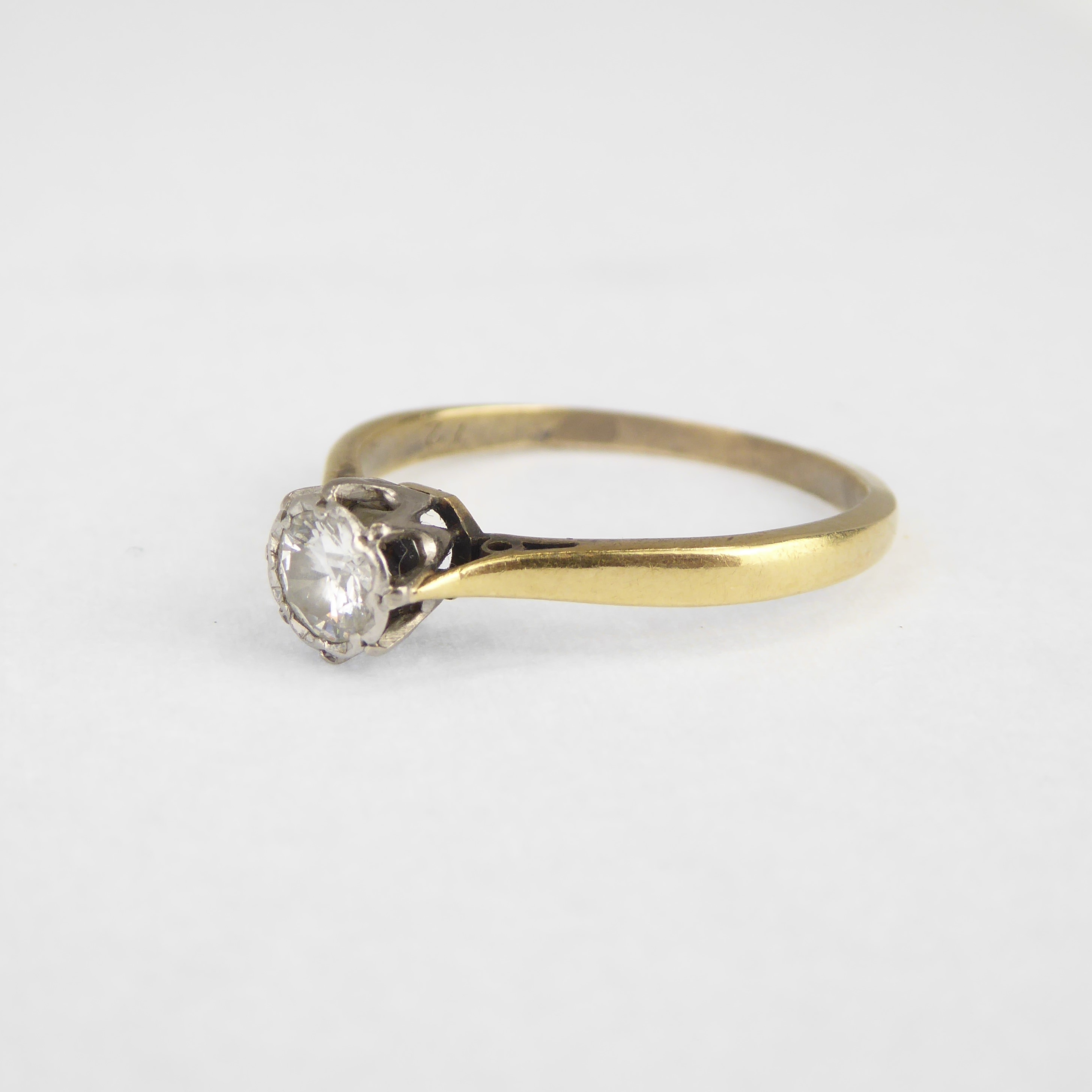 Lot 685 - An 18ct yellow gold diamond solitaire ring,