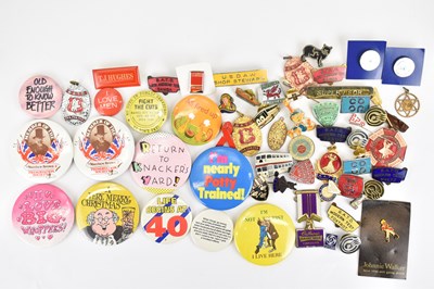 Lot 274 - Various vintage lapel and tin plate badges to...