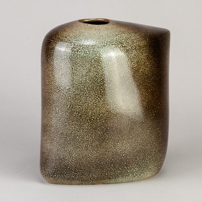 Lot 681 - RUTH KING (born 1955); a salt glazed barge pot,...