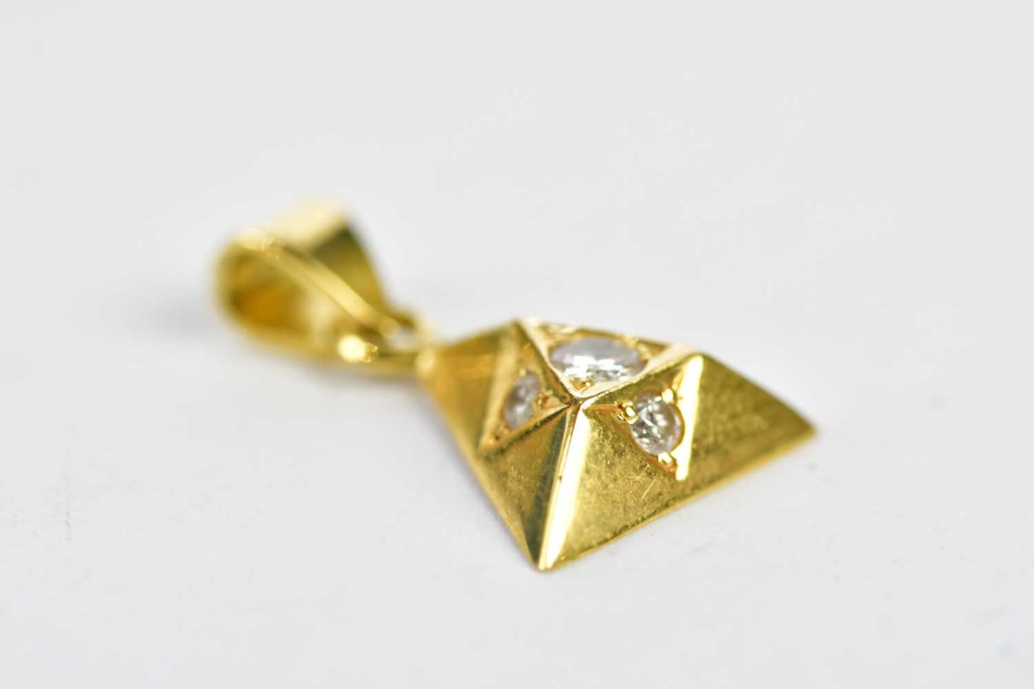 Lot 391 - An 18ct yellow gold triangular shaped