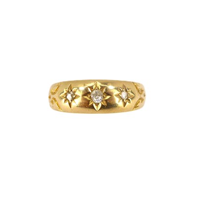 Lot 695 - An 18ct gold gentlemen's ring set with three...