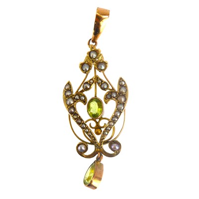 Lot 780 - A 9ct gold Edwardian peridot and seed pearl...