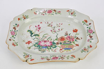 Lot 1177 - A circa 1800 Chinese Famille Rose Export ware...