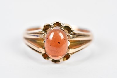 Lot 226 - A 9ct rose gold garnet cabochon ring, size T,...