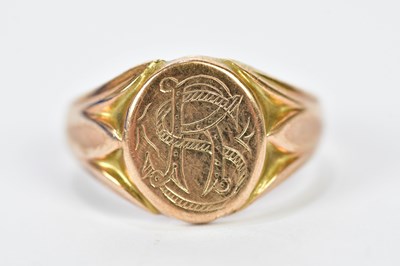 Lot 195 - A 9ct yellow gold signet ring with engraved...