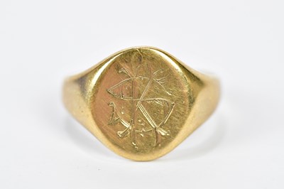 Lot 183 - A 9ct yellow gold signet ring with engraved...