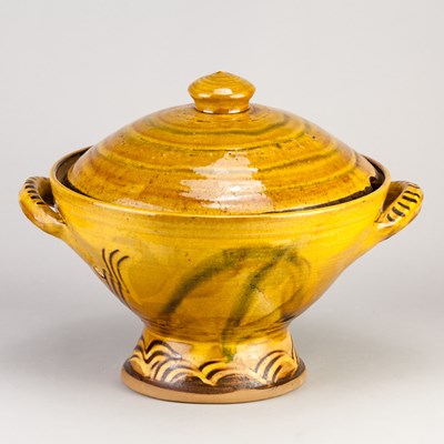 Lot 154 - CLIVE BOWEN (born 1943); a slipware tureen on...