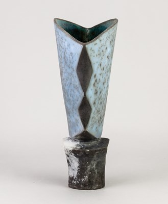 Lot 212 - ELIZABETH RAEBURN (born 1943); a raku spade...