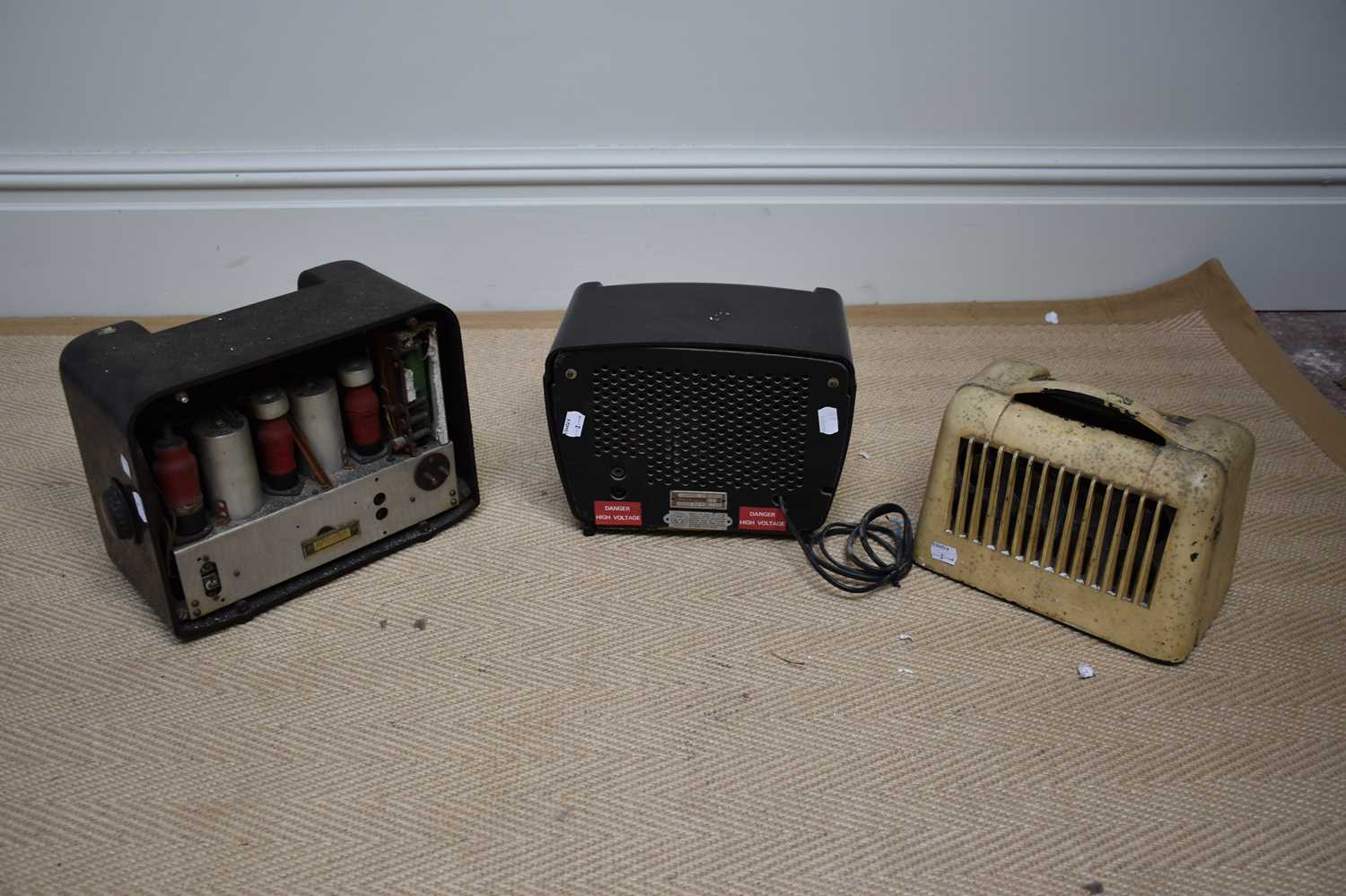 Lot 1295 - A group of three vintage bakelite radios