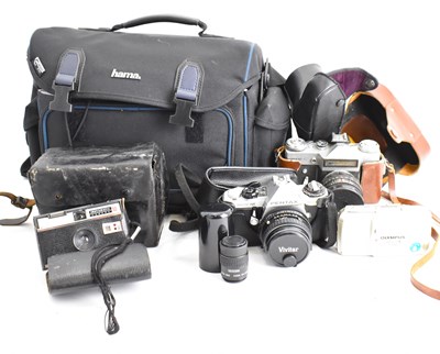 Lot 528 - Various vintage cameras and equipment to...