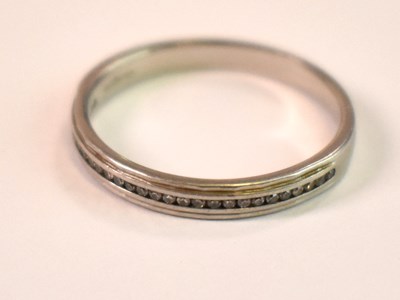 Lot 396 - A platinum and diamond wedding ring, size O,...