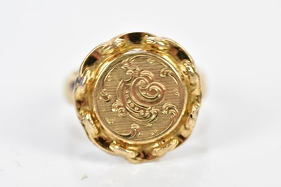 Lot 177 - A yellow metal mourning ring with central...