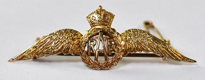 Lot 759 - A 9ct gold RAF brooch, engraved verso ‘Jennie...