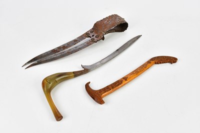 Lot 2563 - An early 20th century horn handled kris with...
