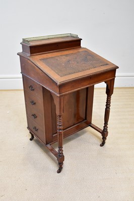 Lot 170 - An Edwardian mahogany Davenport with four...