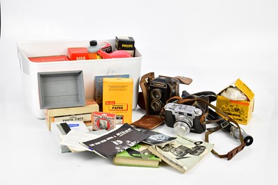 Lot 753 - A mixed collection of cameras and camera...