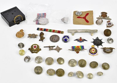 Lot 2606 - A collection of militaria, including a...