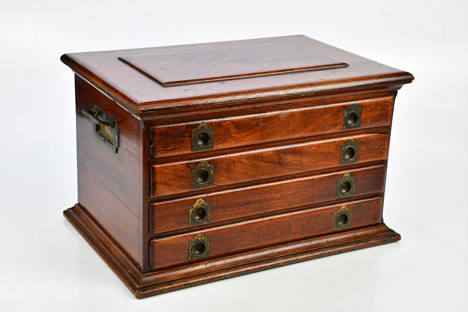 Lot 481 - A Victorian mahogany coin/specimen chest