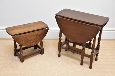 Lot 292 - A reproduction oak drop-leaf gateleg dining...