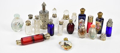 Lot 655 - A collection of Victorian and later scent...